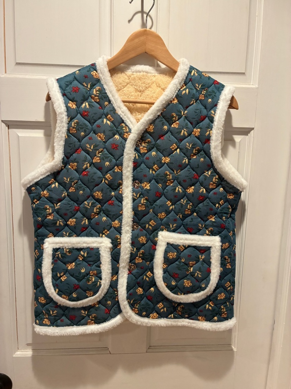 Korean Grandma Kimchi Kimjang Quilted Blue Floral Vest with Sherpa Trim New!